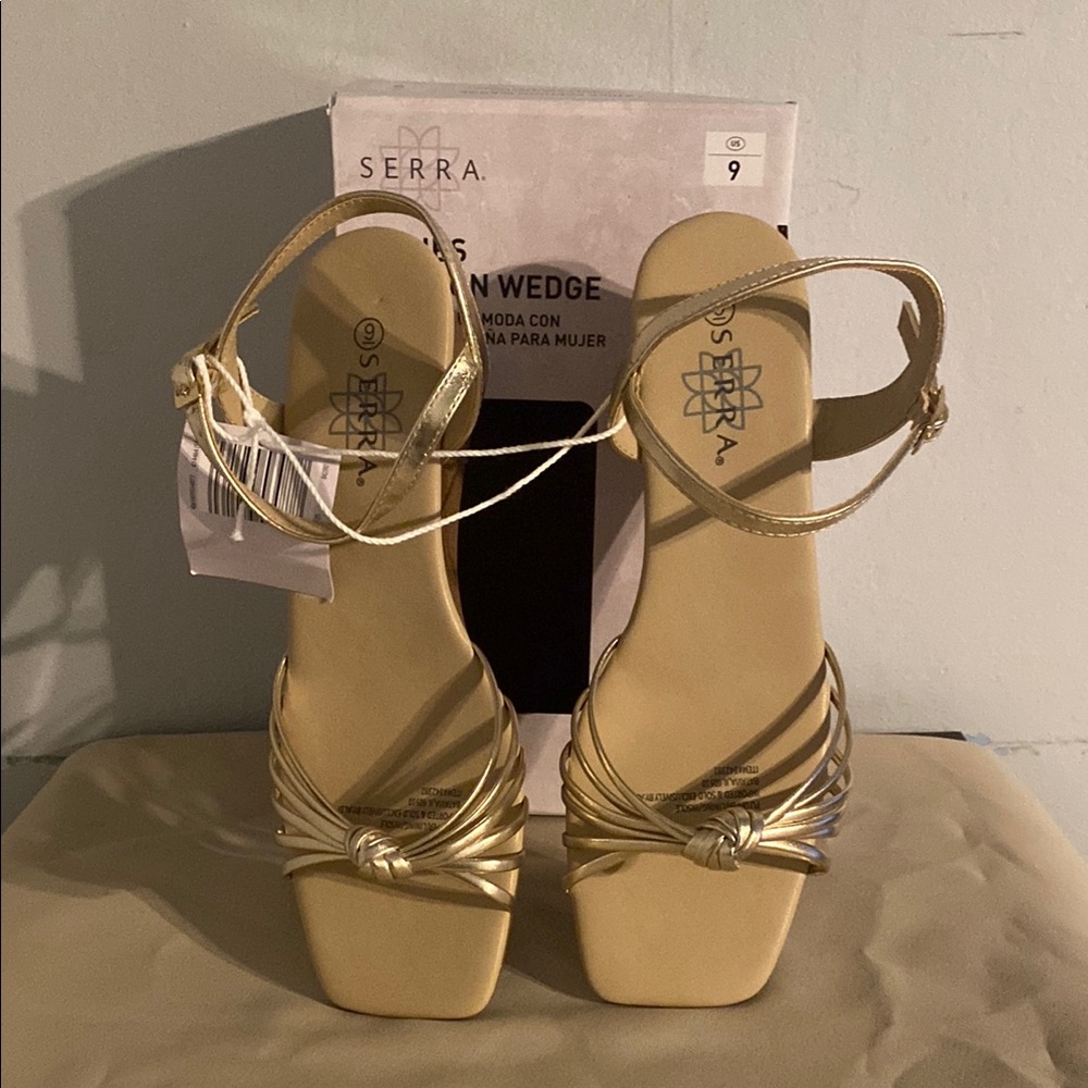 Sandals - Picture 2 of 14